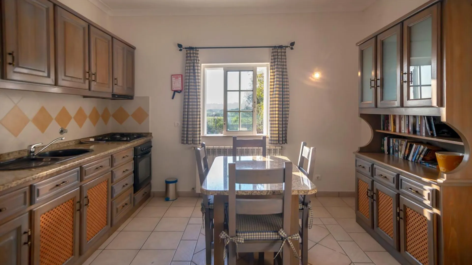 Al Meida Guesthouse Albufeira Bed & Breakfast