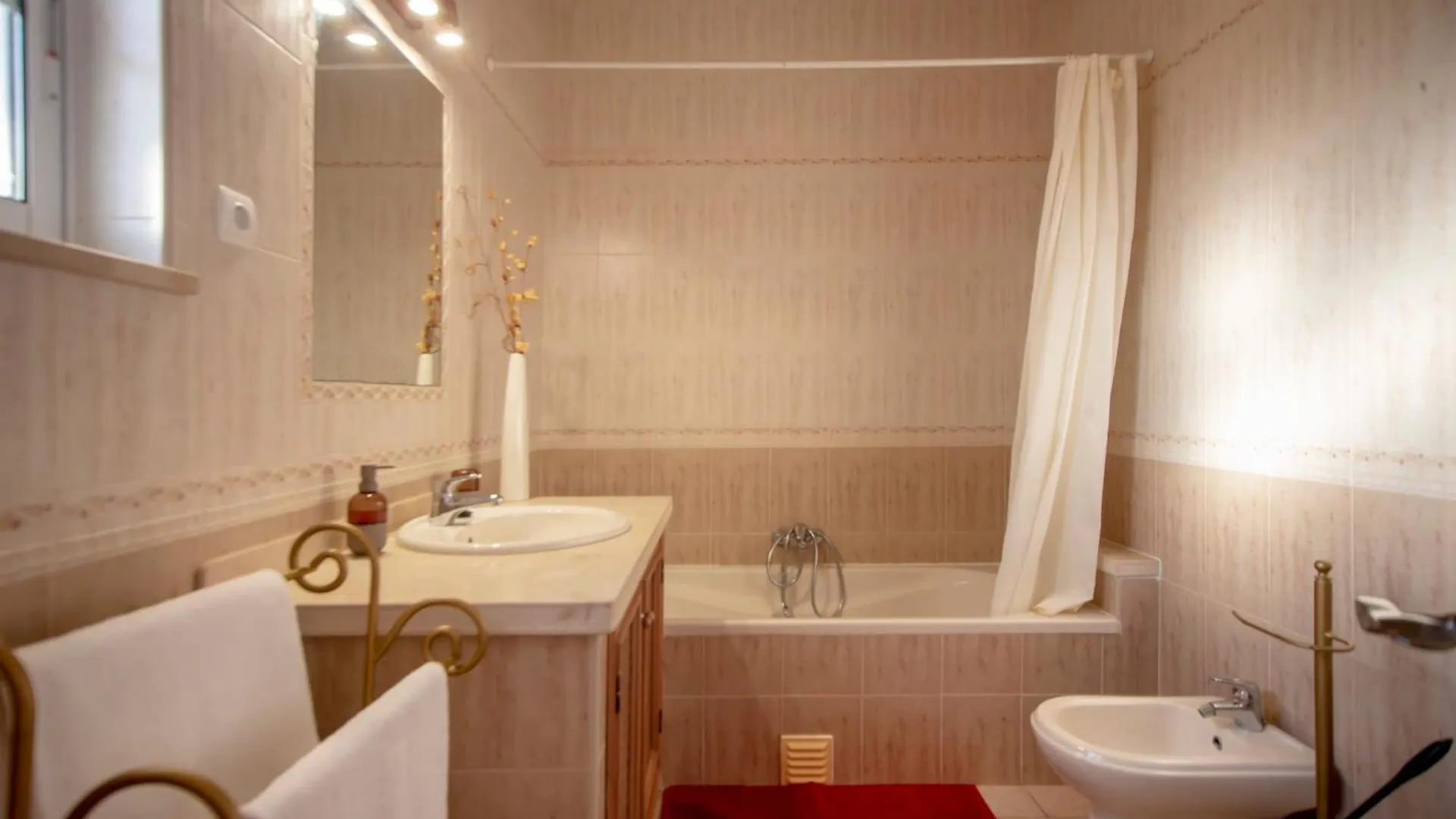 Al Meida Guesthouse Albufeira Bed & Breakfast