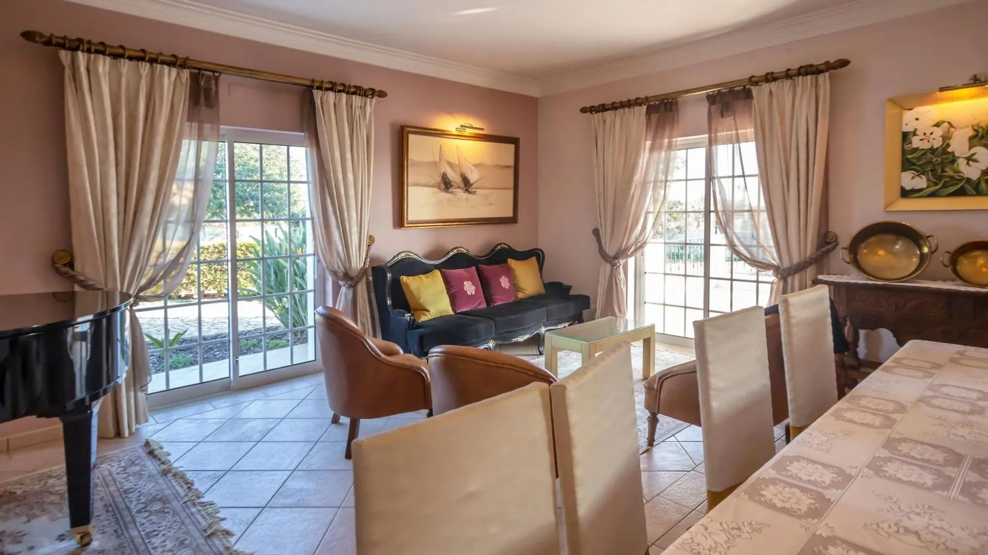 Al Meida Guesthouse Albufeira Bed & Breakfast