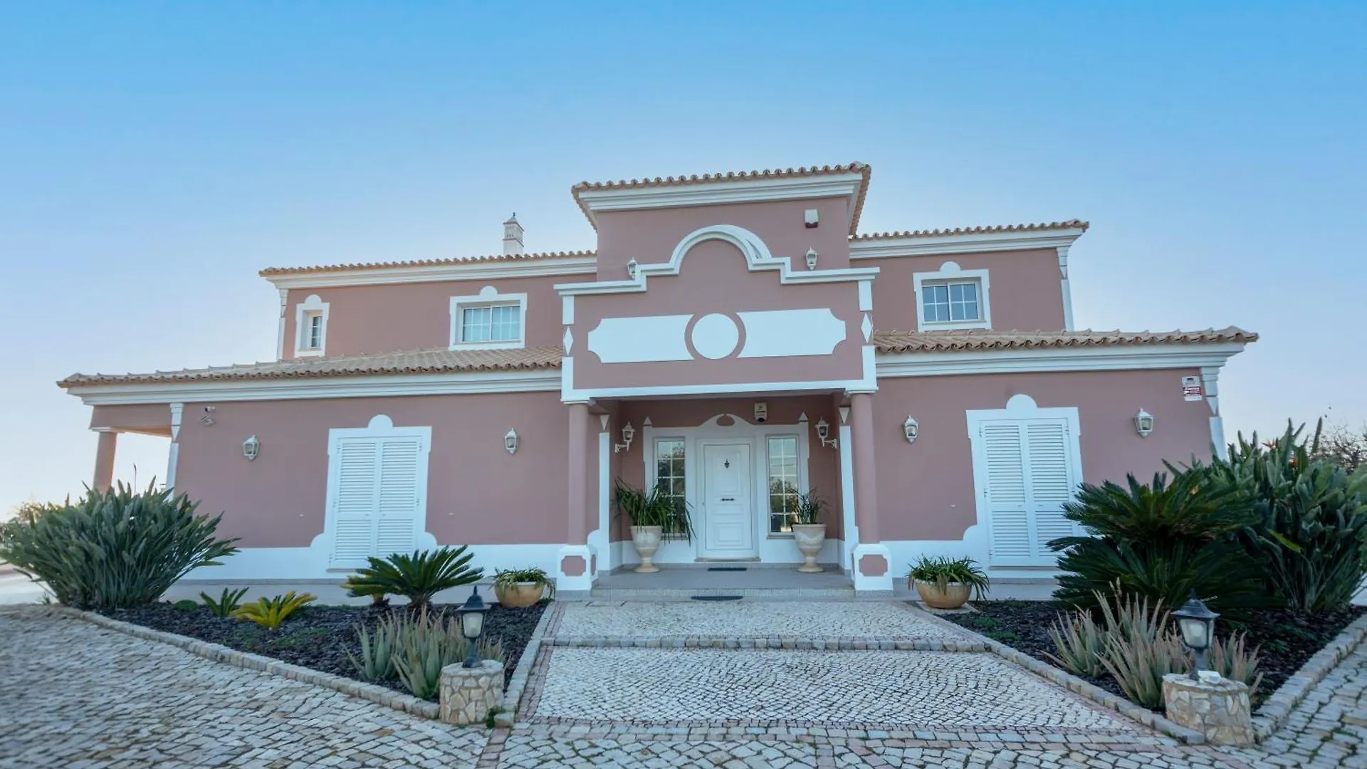 Al Meida Guesthouse Albufeira Portugal