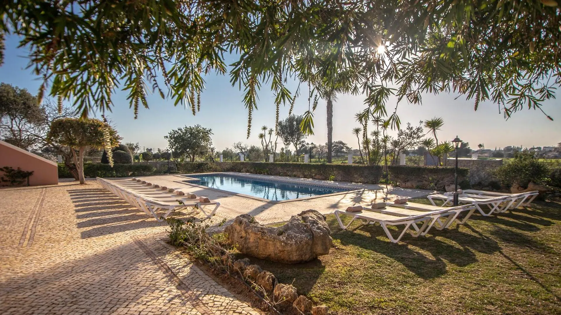 Al Meida Guesthouse Albufeira Bed & Breakfast